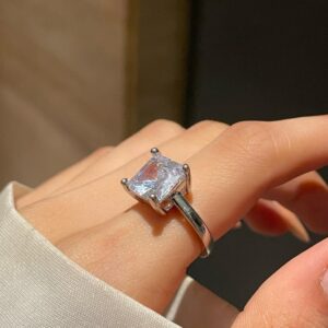 Elenor Solitaire Ring