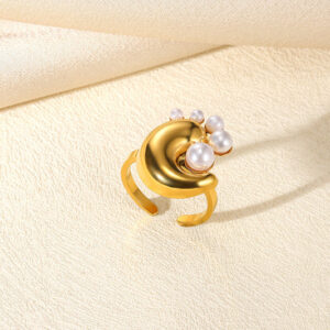 Pretty Little Pearly Ring