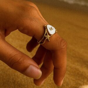 Isla Glint Pearl Ring