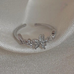 Lyria Dreamy Floral Ring