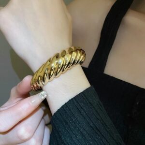 Boss Babe Twisted Handcuff