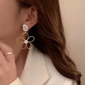 Daisy in Pearls Earrings