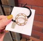 GEOMETRIC HAIRTIES - white round