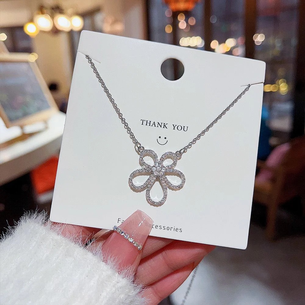 I’m Daisy Flower Necklace - Image 2
