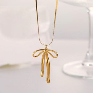Coquetting Gold Necklace