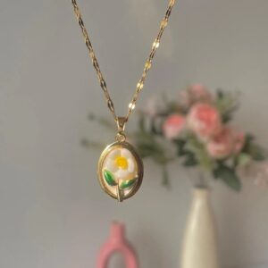 Poised Posy Necklace