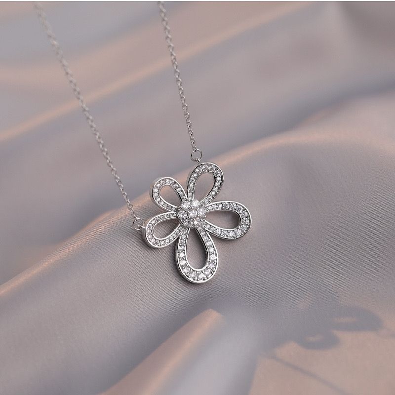 I’m Daisy Flower Necklace - Image 5