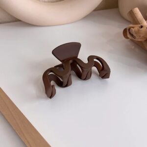Wavy Hair Claw- warm brown