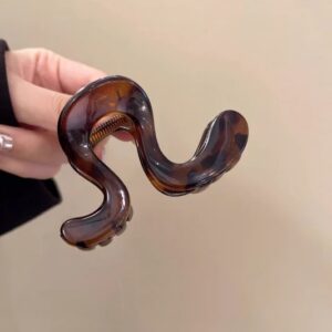 Kylie Jenner Core Leopard Claw Clip