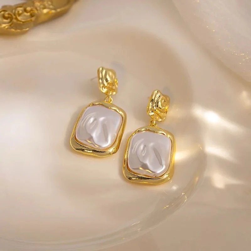 Old Money Aesthetic Earrings - Image 3