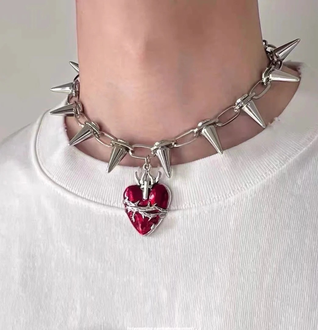 Crimson Thorns Heart Necklace - Image 4