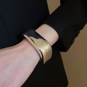 Squared to Perfection Handcuff