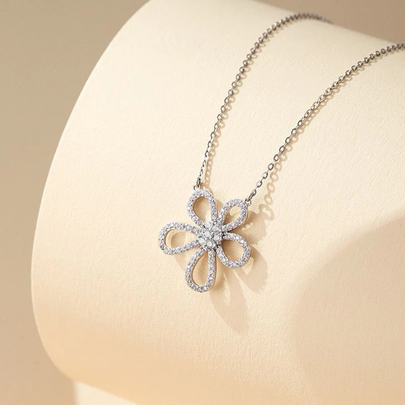 I’m Daisy Flower Necklace - Image 3