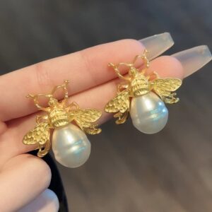 Queen Bee Pearl Earrings
