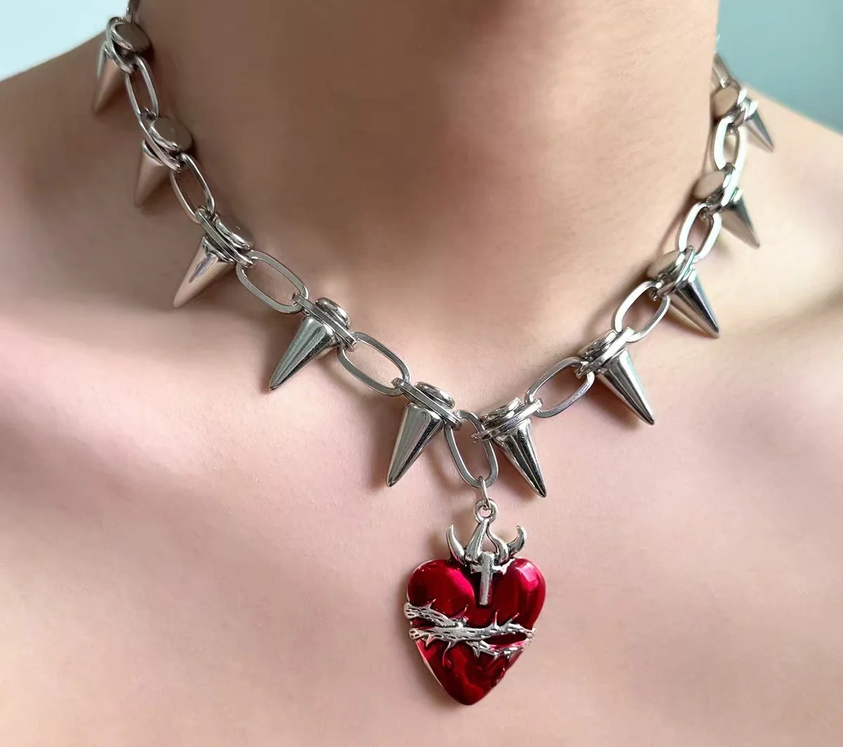 Crimson Thorns Heart Necklace - Image 3