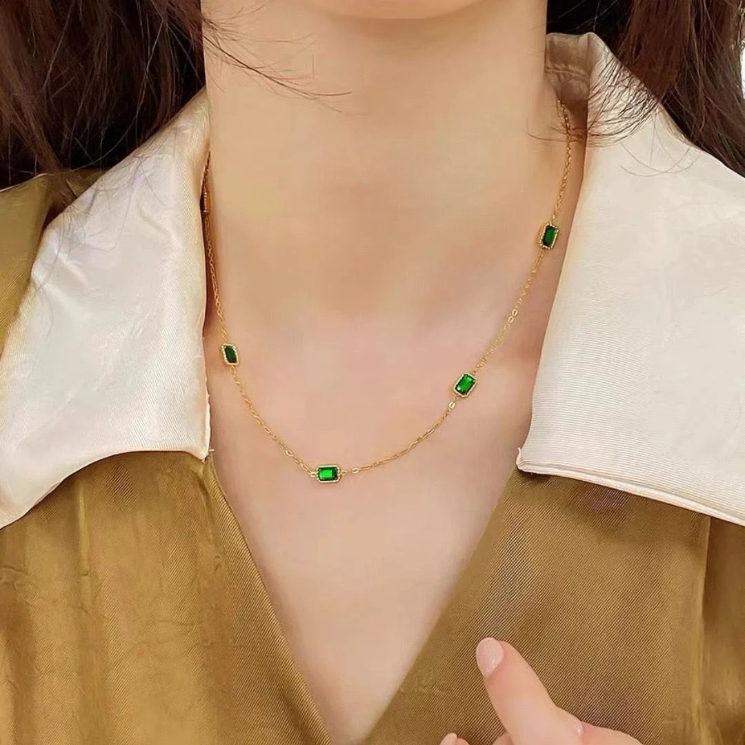 Royal Green Stone Necklace - Image 3